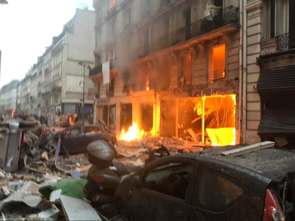 Центар Париза као ратна зона, мртви и повређени после страховите експлозије