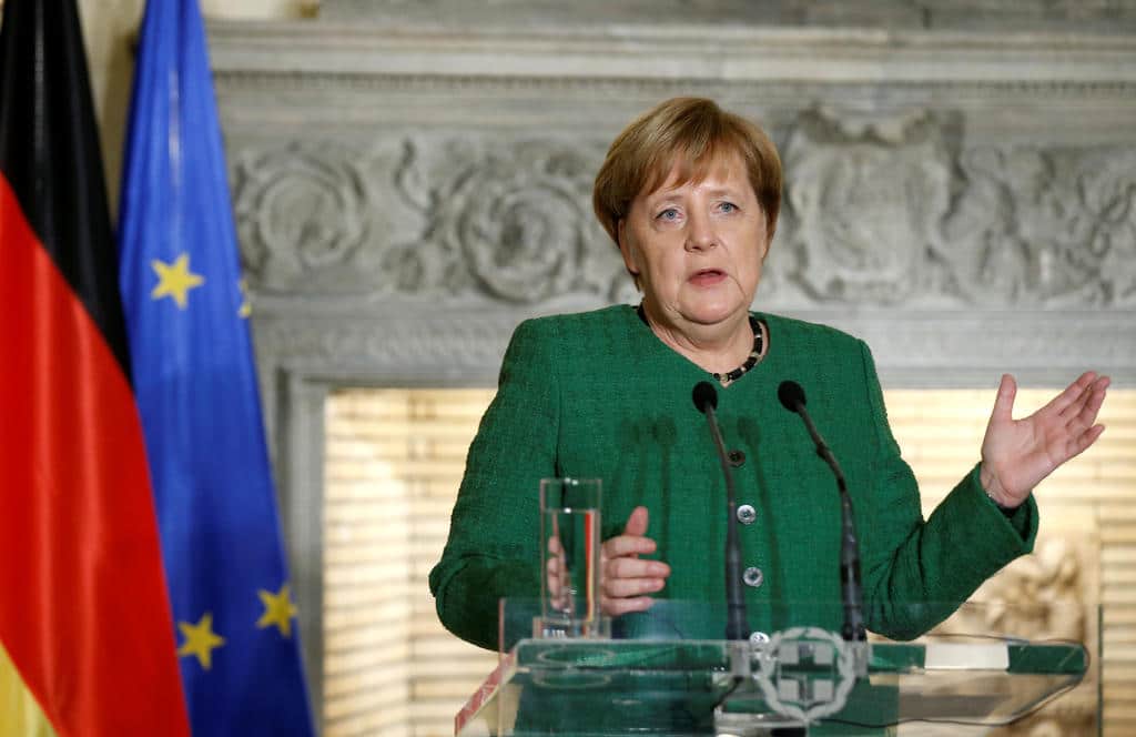 Меркел у паници: Из Атине упозорила да национализми јачају и воде ЕУ у катастрофу
