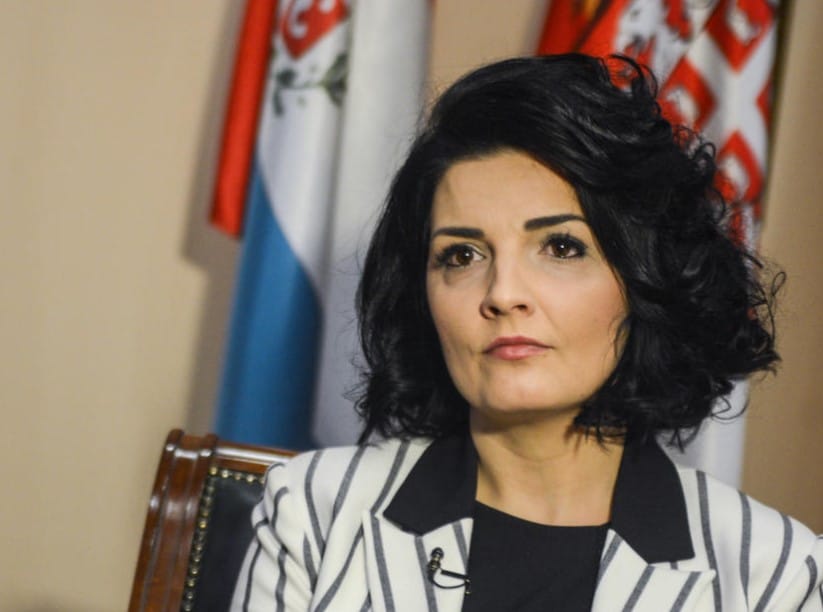 Милена Поповић позива Србе у Косовској Митровици да не протестују против Вучића?!