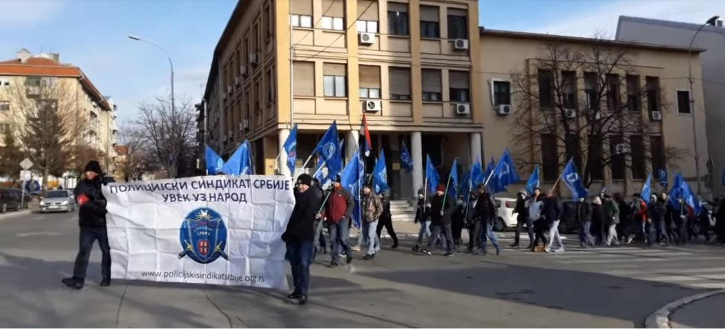 Протест и шетња полицајаца у Прокупљу (видео)