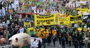 У Немачкој протест пољопривредника, траже здраву храну (видео)