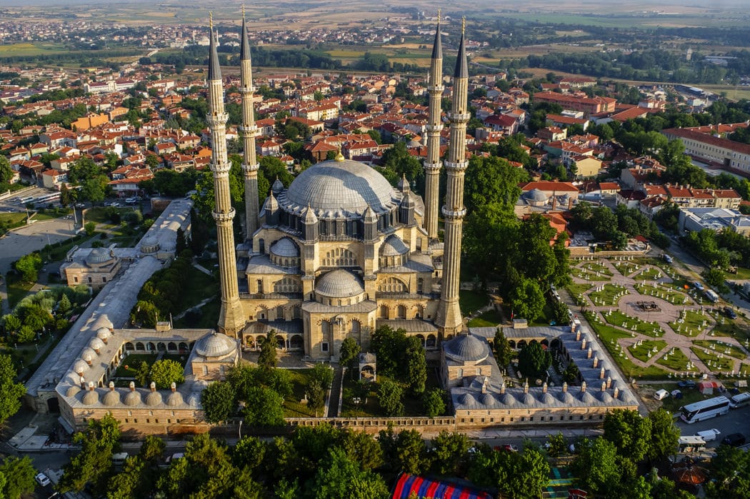 Турска шиптарима поклања отоманску џамију у Приштини