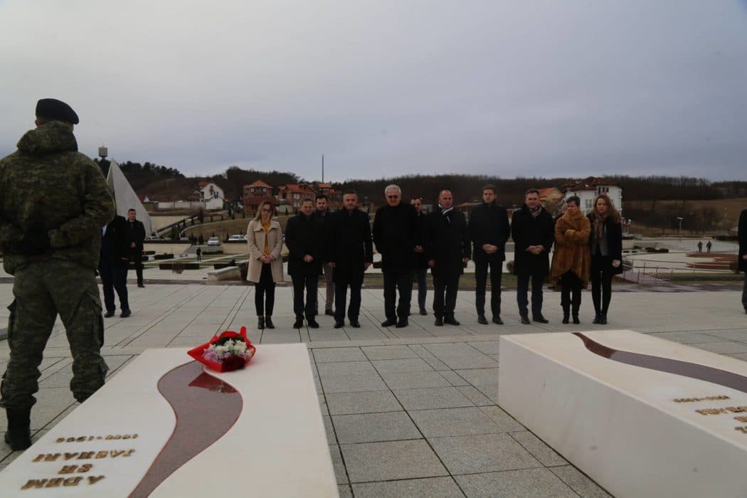 Потпредседник Европског парламента посетио гроб терористе и убице Адема Јашарија