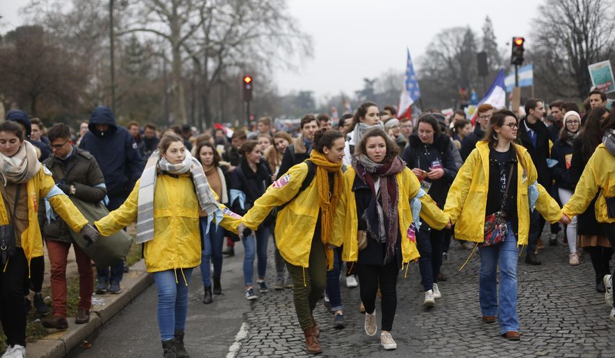 Десетине хиљада Француза марширало против абортуса и еутаназије