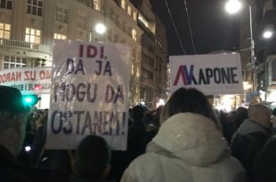 Девети протест „1 од 5 милиона“ у Београду, шетња до РТС-а (видео)