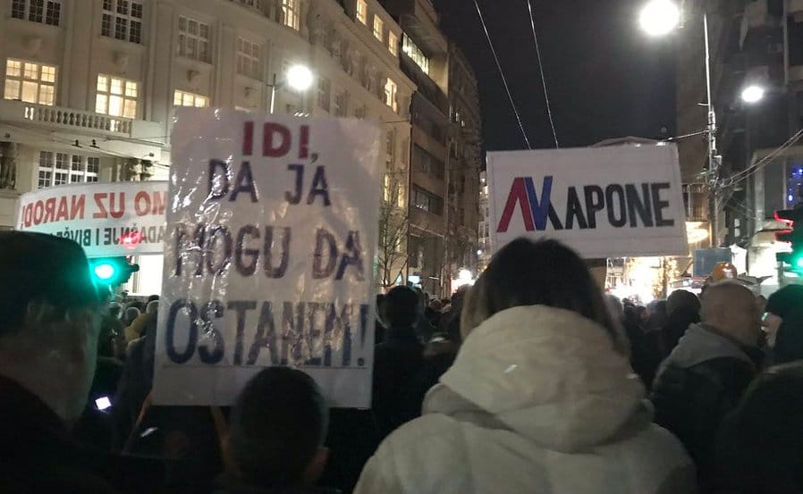 Девети протест „1 од 5 милиона“ у Београду, шетња до РТС-а (видео)