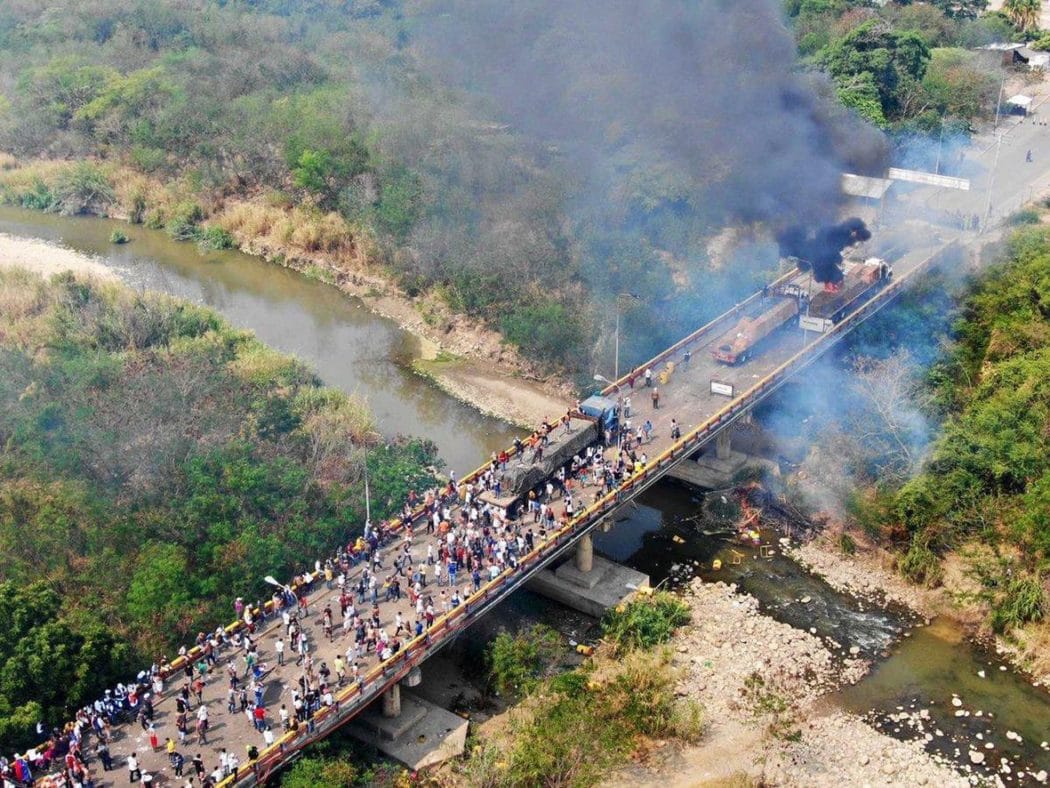 Жестоко сукоби на граници Венецуеле и Колумбије (видео)