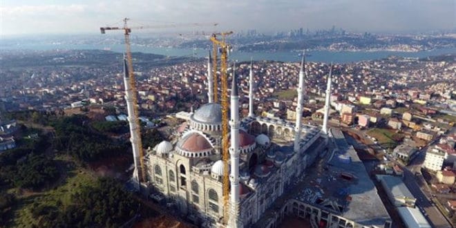 Отворена највећа џамија у Турској