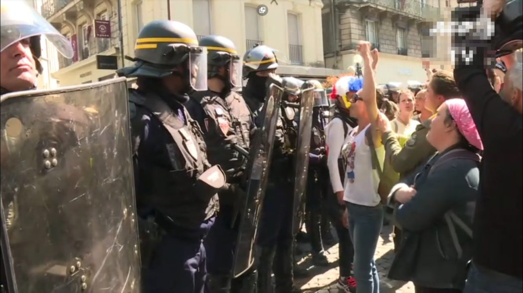 Протести жутих прслука настављају се 20. викенд за редом (видео)