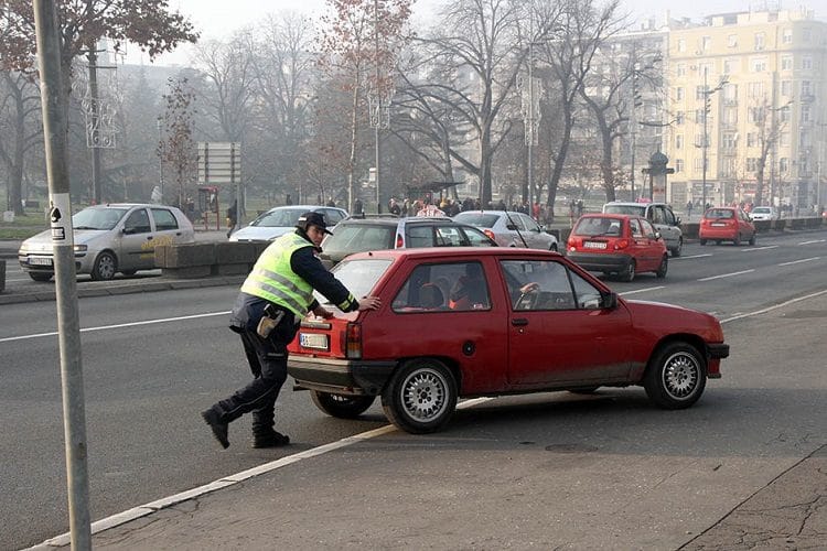 Србија: Гробље ауто-кршева које возимо јер нема се пара за боље и новије