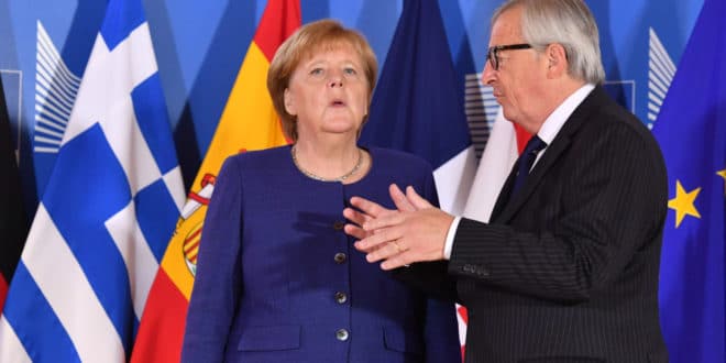 Јункер наговестио да би га најесен на челу Европске комисија могла наследити Меркелова