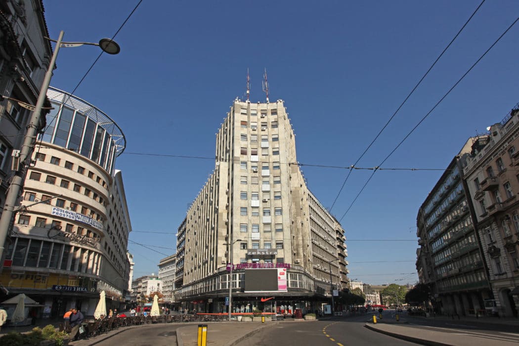 НАПРЕДНИ ПРОБУШЕНИ КУРТОНИ данас су у центру Београда ометали мобилну телефонију