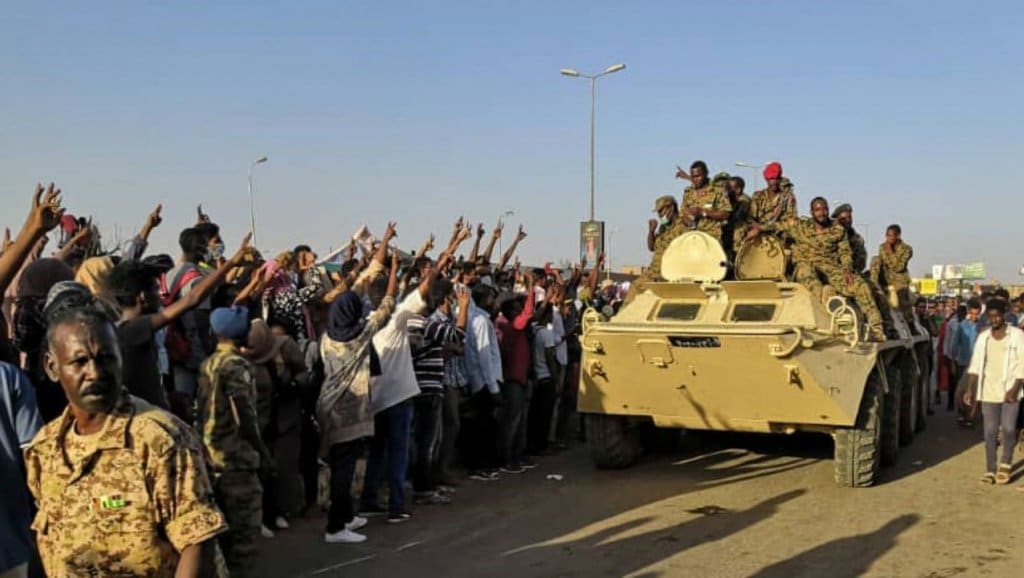Судан: Извршен војни пуч, председник Омар ал Башир уклоњен након 30 година на власти
