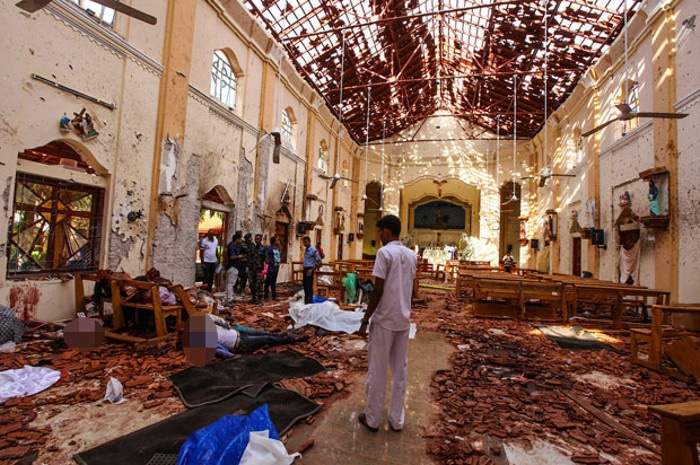 Шри Ланка: Терористи напали цркве и убили преко 200 људи! (видео, фото 18+)