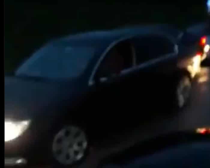 Блаце: Полиција похапсила људе коју су снимали Вучићеве батинаше у државним колима (видео)