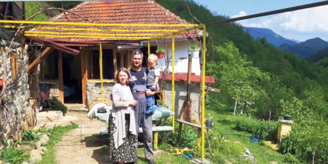 Руси подмлађују опустело српско село