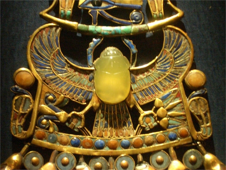 "Жуто стакло" из амајлије фараона Тутанкамона је ванземаљског порекла