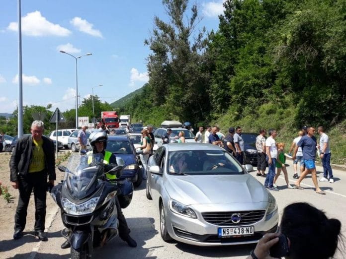 Радници поново блокирали пут Ниш-Приштина, саобраћај у прекиду више од 3 сата!