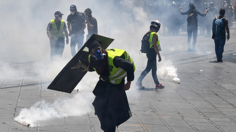 Полиција у Монпељеу без разлога против Жутих прслука употребила сузавац и водене топове (видео)