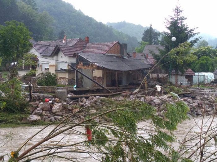 Поплаве оставиле пустош иза себе, напредна неспособна власт НИШТА није урадила после поплава 2014.