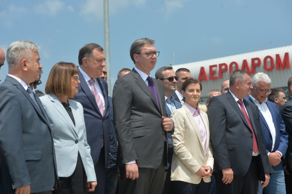 Вучић отворио Аеродром „Морава“ за међународни саобраћај иако аеродром уопште није оспособљен за то!
