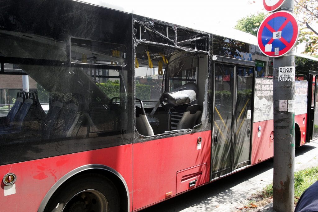 Kатастрофално стање у ГСП-у однело прве жртве: Аутобус експлодирао на Дедињу, има повређених