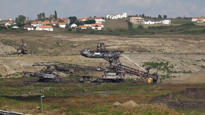 На Косову има угља за следећих двеста година. То вас изгледа не занима.