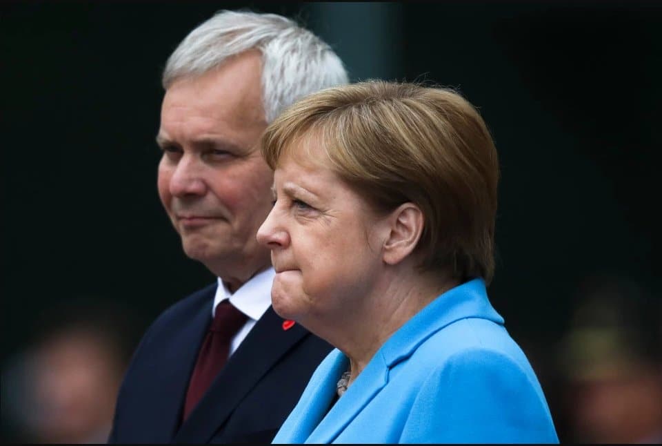 Меркел се поново тресла (видео)