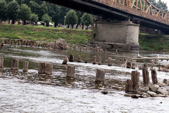 Из Мораве се појавили остаци моста из времена турске окупације (фото)