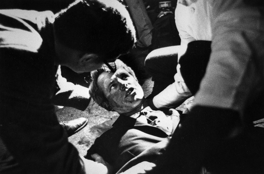 Убица Роберта Кенедија – Сирхан Сирхан – избоден ножем у затвору у Сан Дијегу