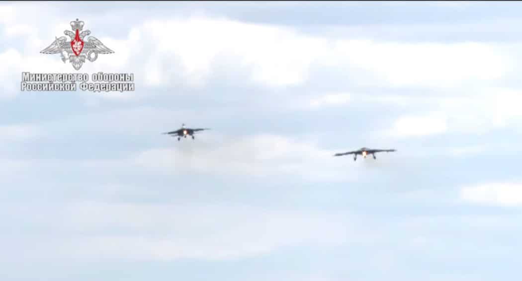 Руси упарили тешки дрон који контролише вештачка интелигенција са ловцем Су-30СМ (видео)