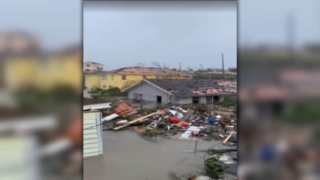 Ураган Доријан развалио Бахаме, удари ветра од 285 километара на сат (видео)