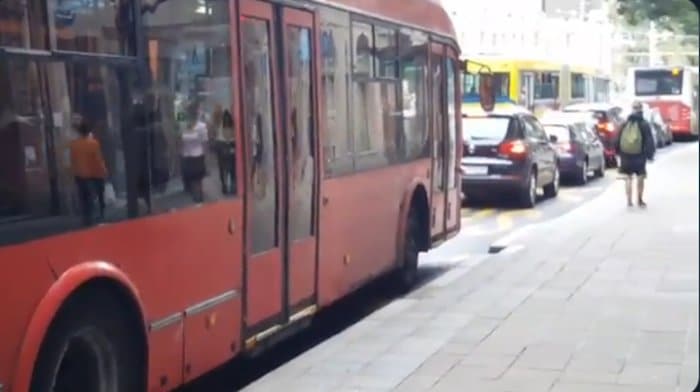 БРАВО ВЕСИЋУ, АЛ СИ ГА ОПРАВИО! Погледајте комплетан колапс саобраћаја у центру Београда (видео)