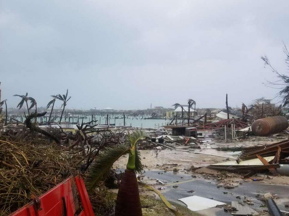 „Историјска трагедија“: Ураган Доријан разорио Бахаме, однео пет живота (видео)