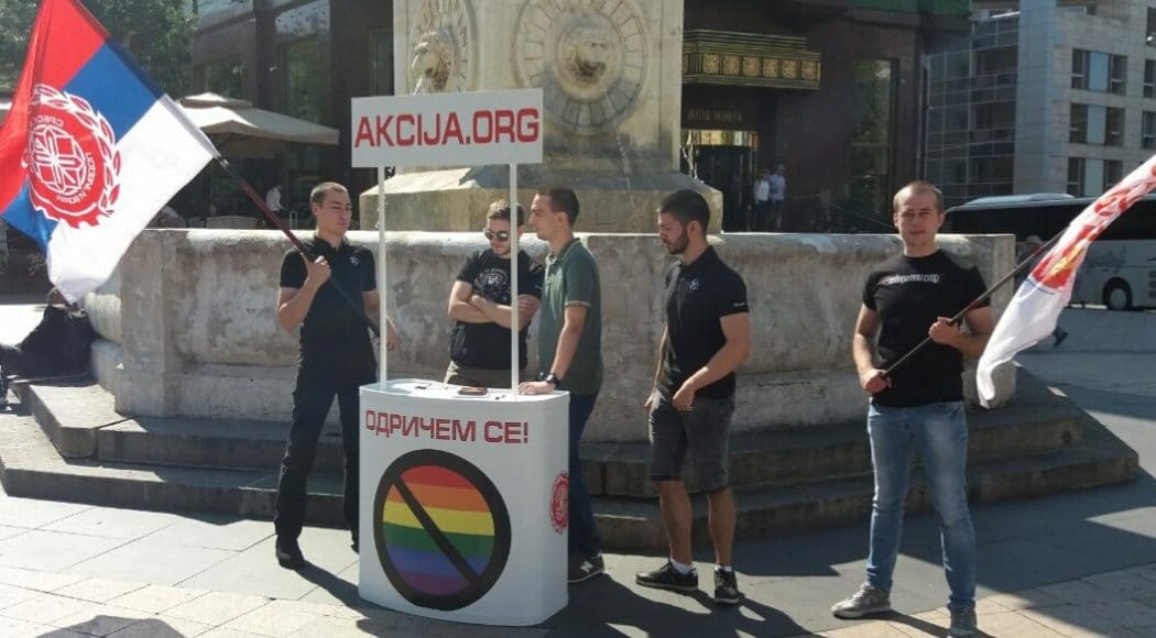 Похапшени активисти који су скупљали потписе против геј параде и лепили налепнице! Вучића називали педофилом...