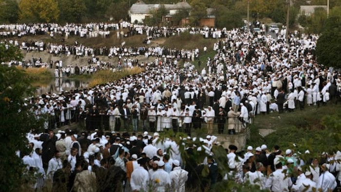 Преко 30.000 ходочасника Јевреја-хасида стигло у градић Умањ у Украјини