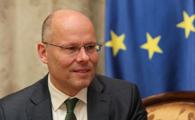Посланик Бундестага Петер Бајер: Чланства Србије у ЕУ неће бити без признања Косова