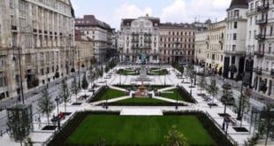 Изгледа да обнова трга у центру града може и овако: У Будимпешти 1.500 квадрата зеленила, фонтана и 54 стабла