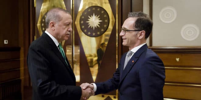 Почело је: Ердоган јавно `ишамарао` шефа дипломатије Ангеле Меркел