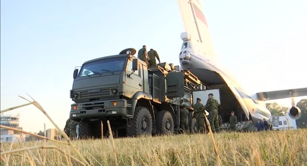 Русија у Србију послала С-400 и „Панцир С“ (видео)