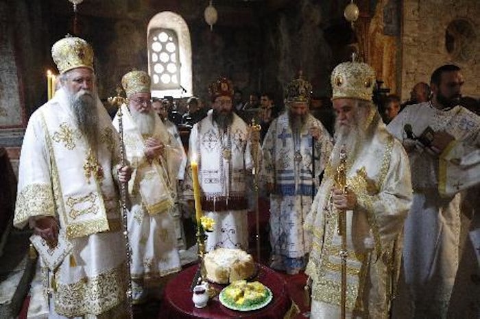 ВЛАДИKЕ ТРАЖЕ ВАНРЕДНИ САБОР Епископи СПЦ против доделе ордена Вучићу