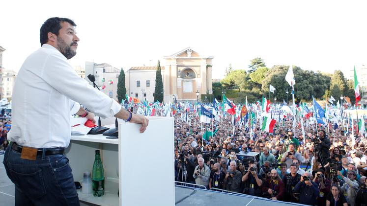 Салвини: Италија не сме зависити од телефонских позива Меркел и Макрона