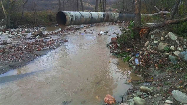 Брезовица: Река Лепенац избацила цеви МХЕ из свог корита и променила ток (видео)