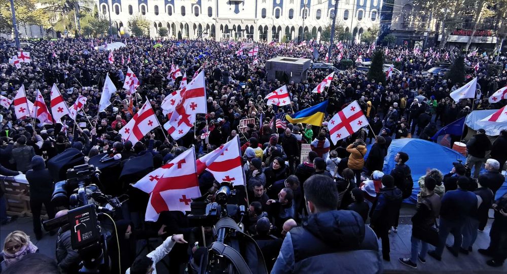Сви против једног: Масовни протести у Грузији (видео)