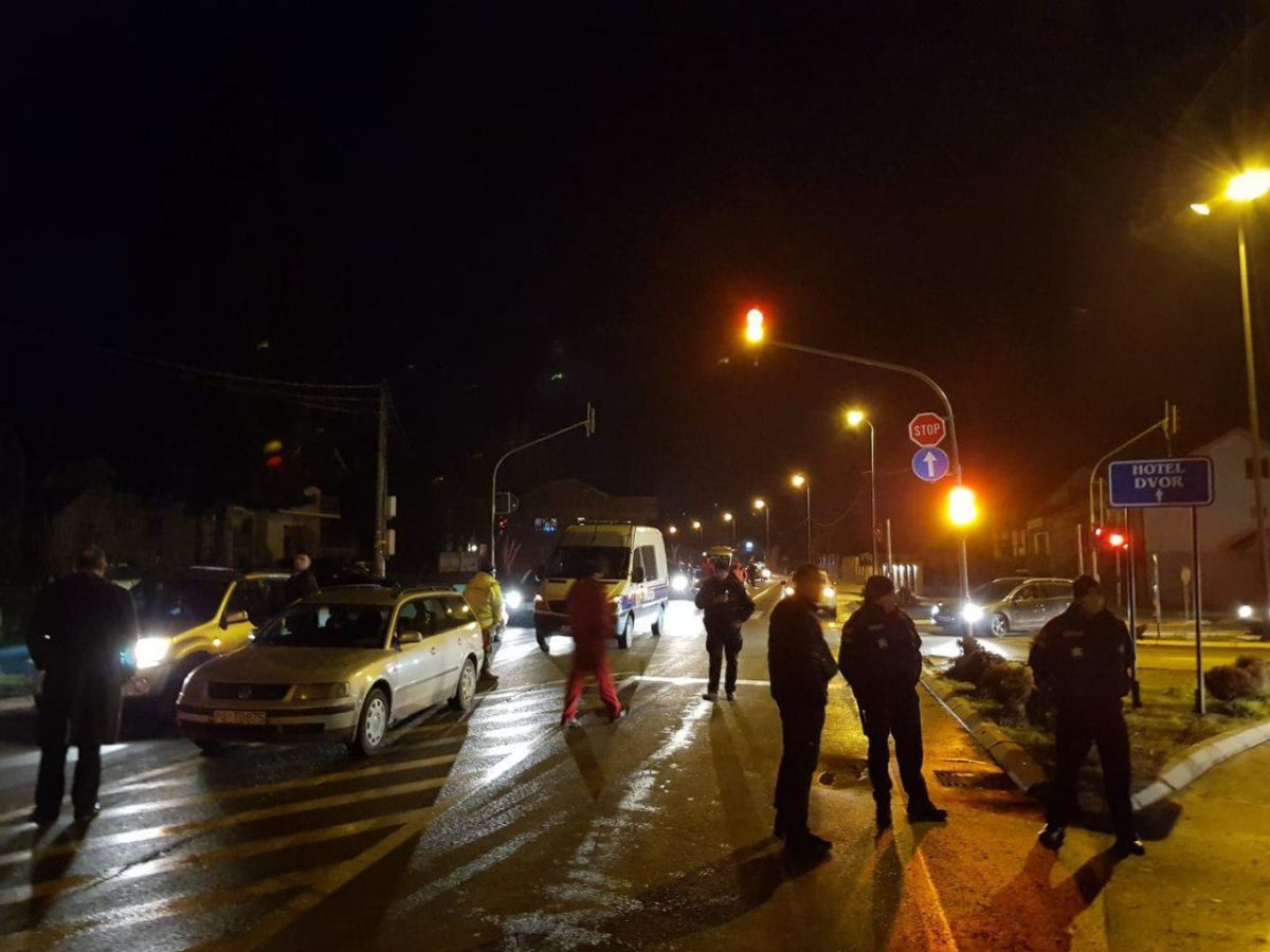 Народ у Бијелом Пољу блокирао улаз у град и заобилазницу у Ракоњама у знак протеста