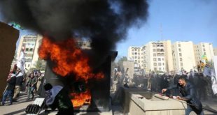 Демонстранти упали у америчку амбасаду у Ираку (фото, видео)