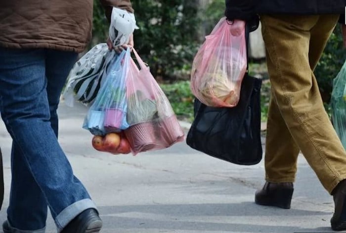 Београђани са цегерима у куповину јер од 1. јануара почиње забрана коришћења пластичних кеса
