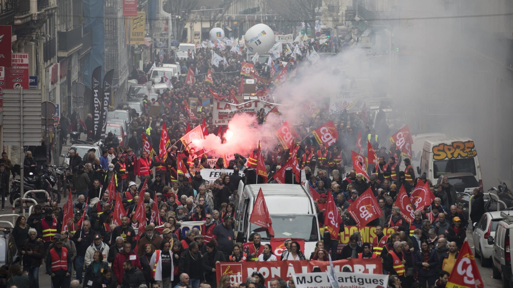ОПШТИ КОЛАПС у Француској, масовни штрајк зауставио земљу (видео)