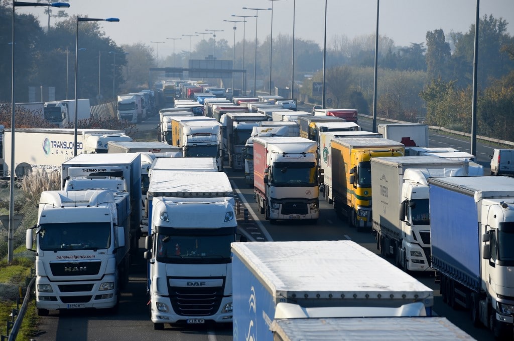 Француска: Камионџије у штрајку блокирале ауто-путеве, возови стоје