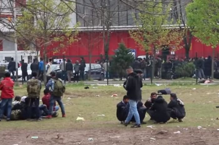 СРБИЈА У ХАОСУ: Мигранти преплавили Кањижу, општина тражи хитно појачање полиције!